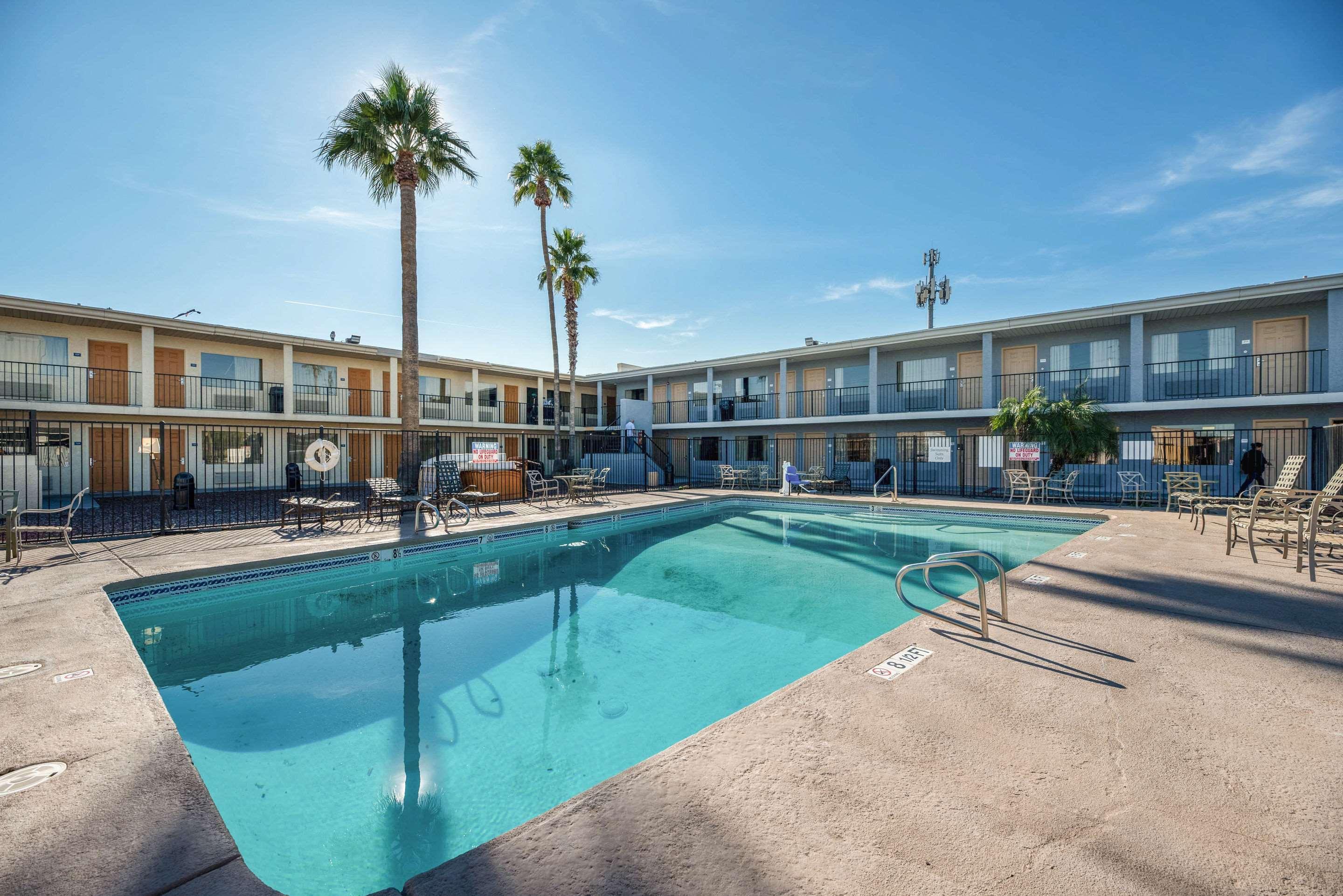 Econo Lodge Phoenix North I-17 Exterior photo